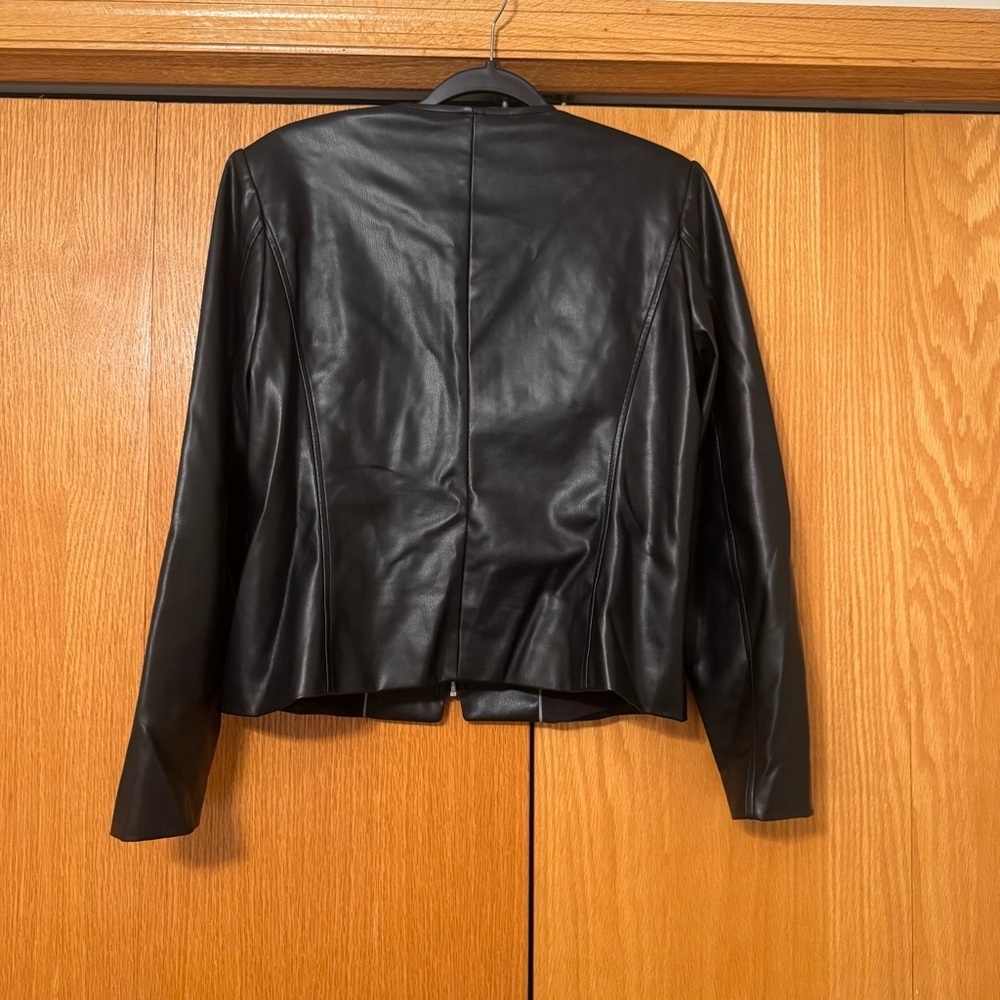 Sleek Black Faux Leather Jacket - Picture 5 of 5